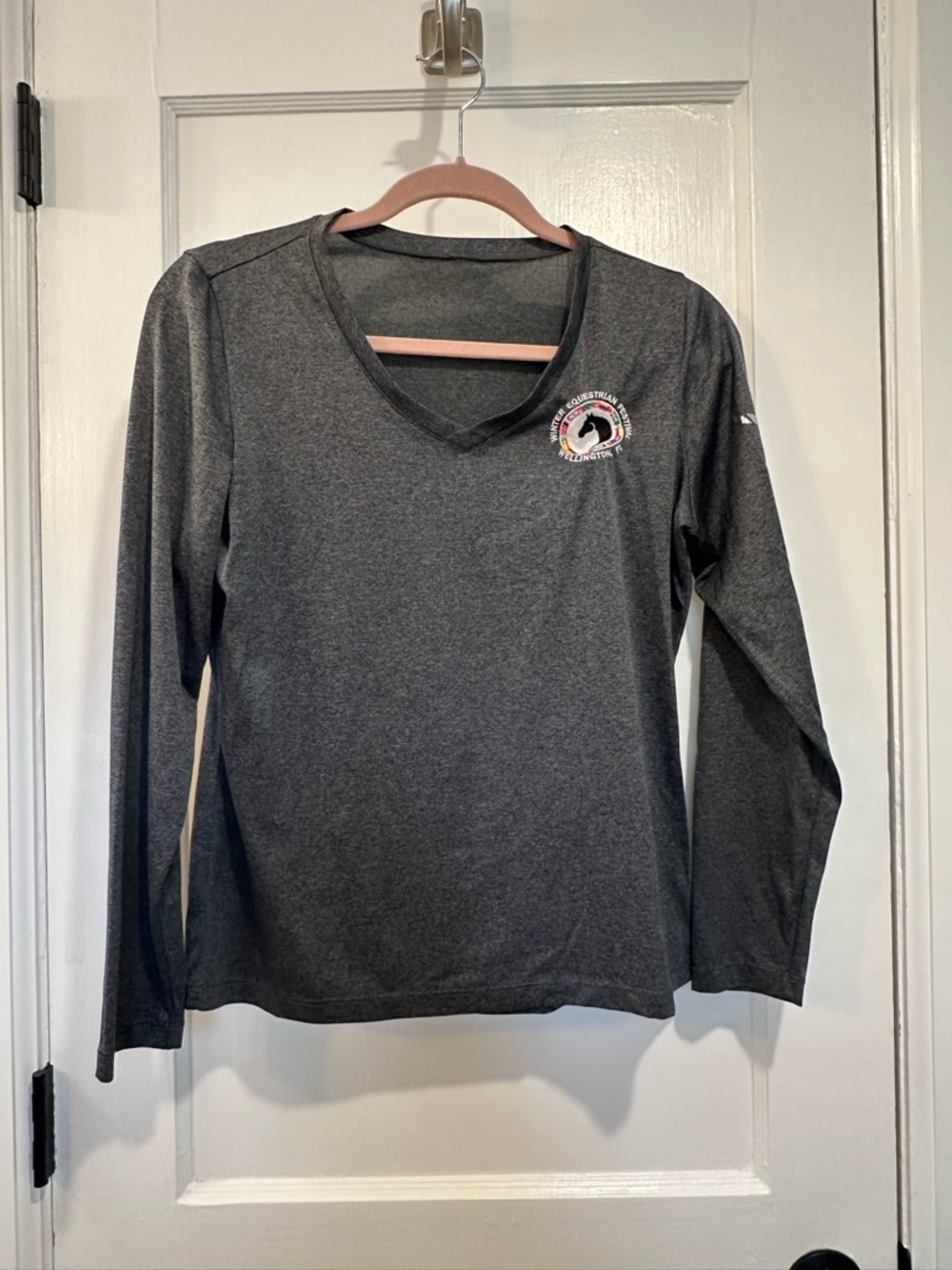 Wellington International Charcoal Gray Long Sleeve V-Neck Tee